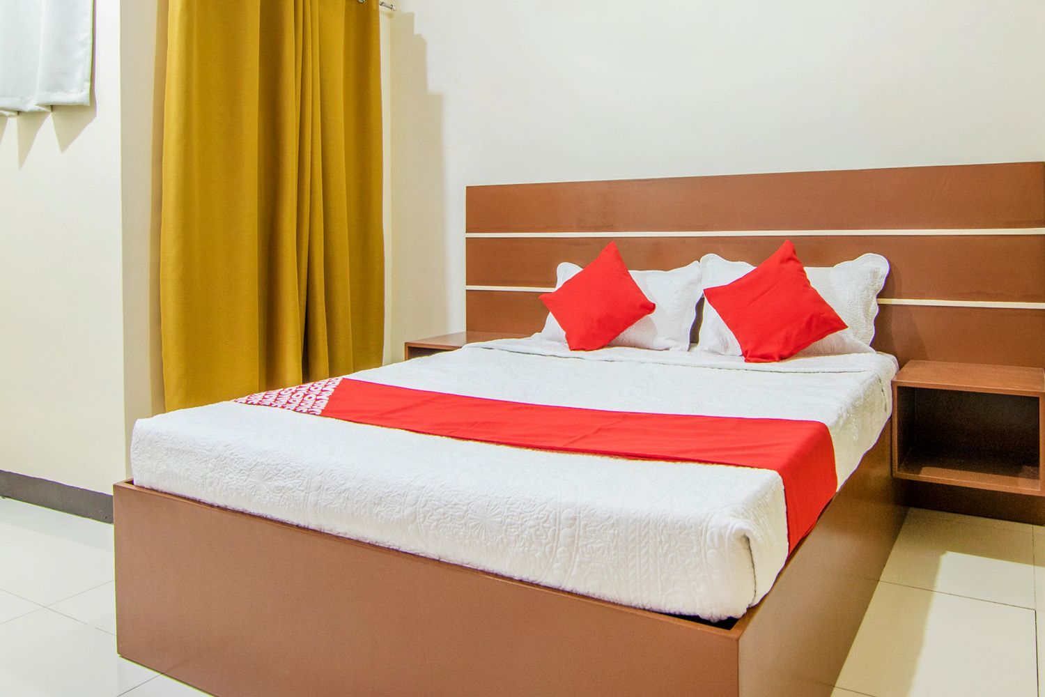 OYO Rooms hero banner